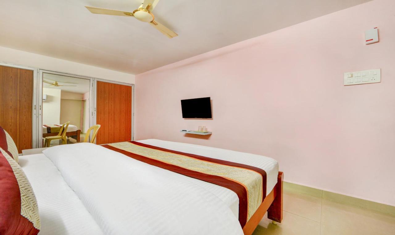 Pleasant Days Hotel Chennai Exterior foto